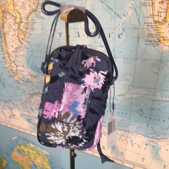 Chrysanthemum Crush Ultralight RFID cellphone crossbody bag new with tags - Picture 4 of 7